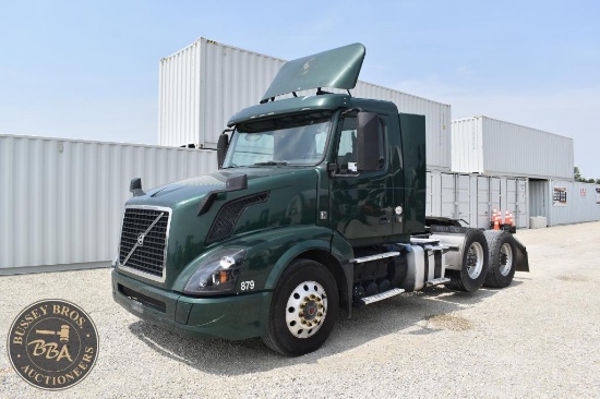2017 VOLVO VNL 37305
