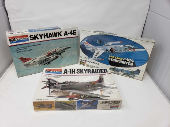 F-104 Starfighter, Skyhawk A-4E & A-1H Skyraider