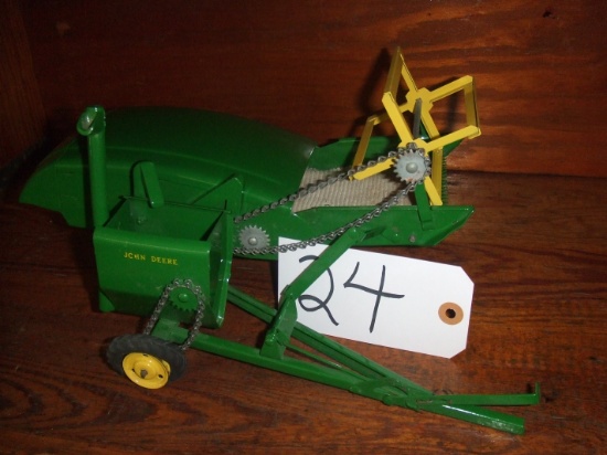 JOHN DEERE HARVESTOR