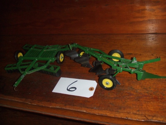 JOHN DEERE DISK - JOHN DEERE 4 BOTTOM TRAILER PLOW