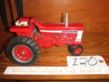 FARMALL 706 DIESEL TRACTOR - NARROW FRONT