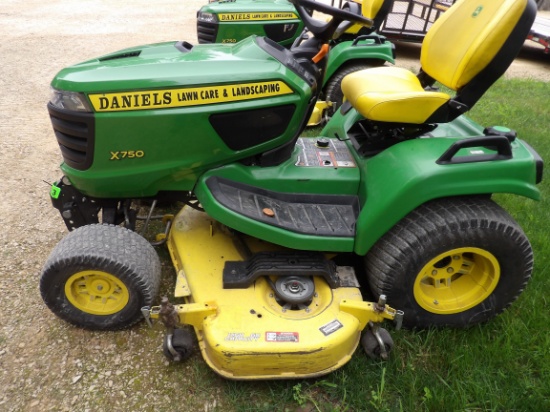 JOHN DEERE X750 GARDEN TRACTOR