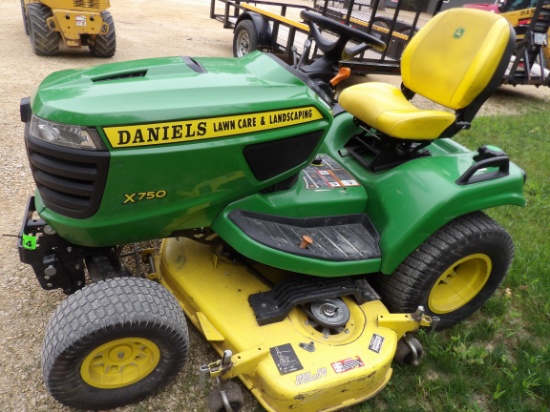 JOHN DEERE X750 GARDEN TRACTOR