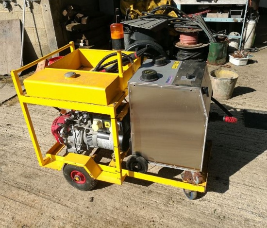 MATRIX CLEANING SYSTEMS GR8000 BUBBLEGUM & GRAFFITI REMOVING MACHINE *PLUS VAT*