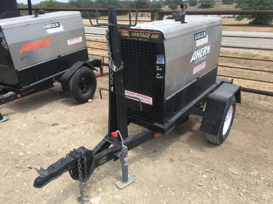 Lincoln Vantage 400 diesel welder w/ leads. Runs and welds as it should