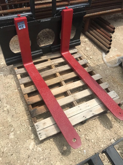 Skid steer mount pallet forks