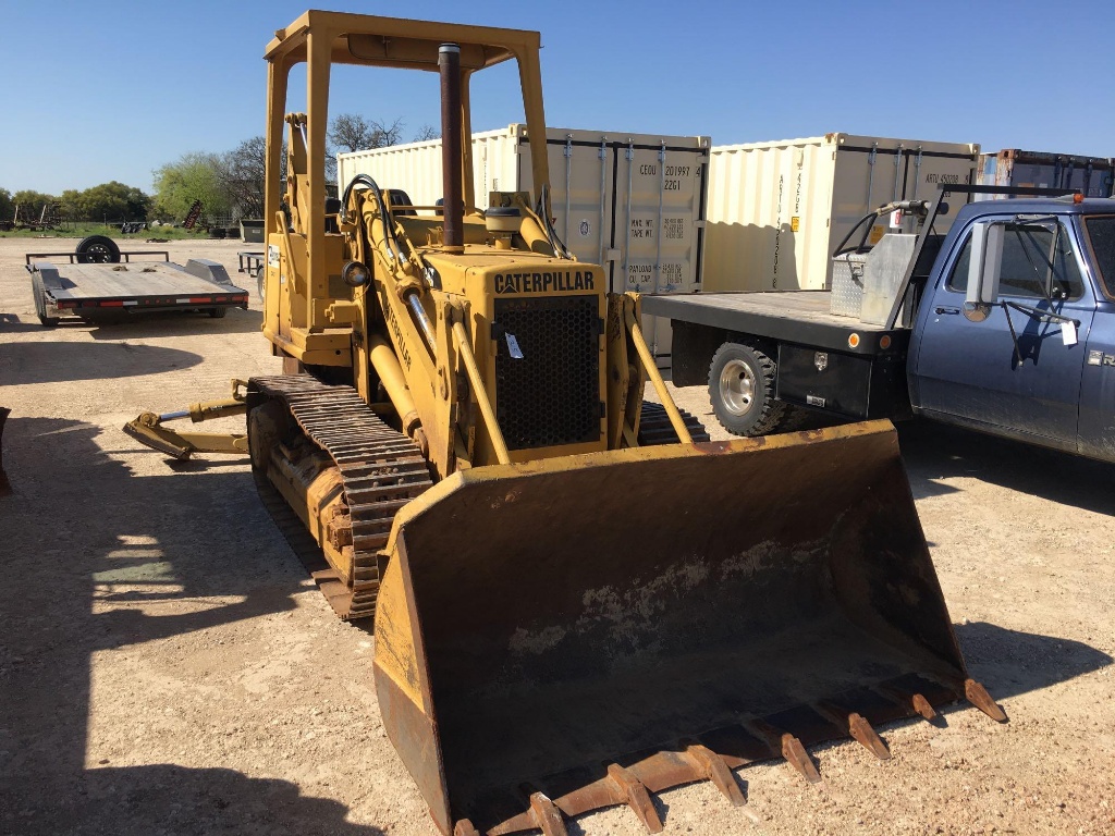 Cat 931 B Track Loader With Backhoe Attachment Shows 11 Hours Function As It Should From An Heavy Construction Equipment Loaders Backhoe Loaders Online Auctions Proxibid