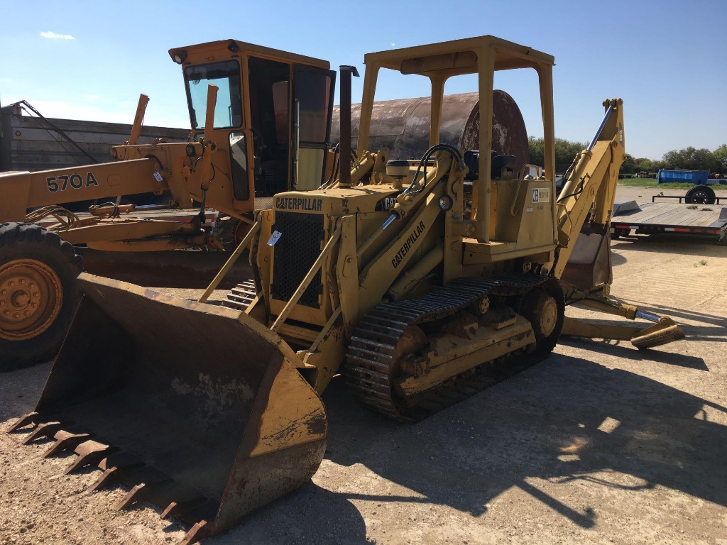 Cat 931 B Track Loader With Backhoe Attachment Shows 11 Hours Function As It Should From An Heavy Construction Equipment Loaders Backhoe Loaders Online Auctions Proxibid