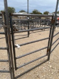 Portable Round Pen Consisting of: 10 - 12' Panels 1 - 4' Walk-Through Gate