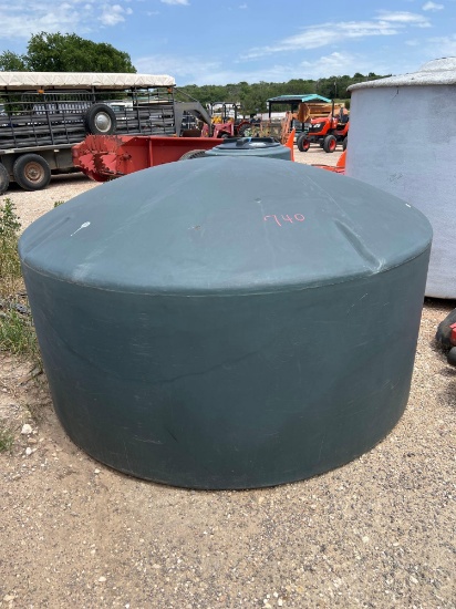 900 Gallon Poly Water Tank