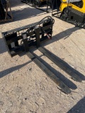 New Hydraulic Adjustable Skid Steer Pallet Forks