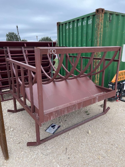 Single Round Bale Feeder with Trough