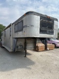 Older 3 Horse Trailer Dividers Removed. Front Dressing Room Needs Rebuilt Fair Condition