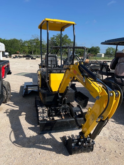 AGT QH12R Mini Excavator with Manual Thumb