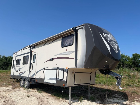 Wildwood Heritage Glen Lite Fifth Wheel Travel Trailer 35' with 2 Slide Outs Gooseneck Adapter