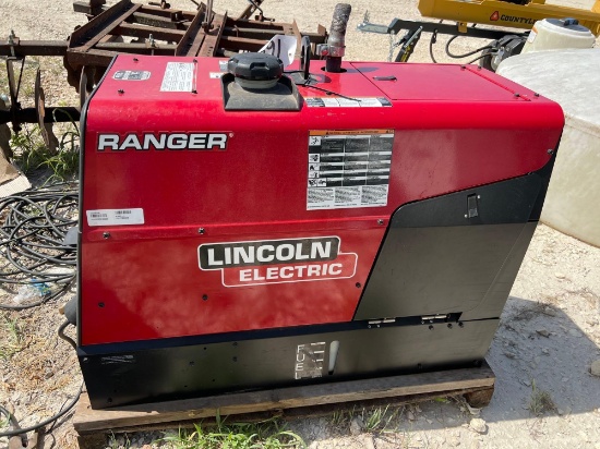 Lincoln Ranger 225 Welder with Long Leads Under 500 Hours Mostly Used as a Generator NICE