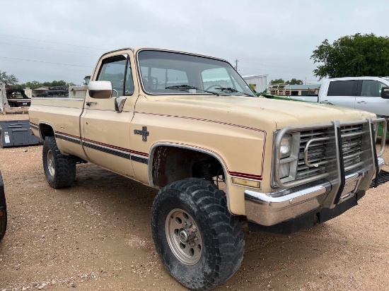 1984 Chevy K20 4x4 - LS 5.3 Engine Swap GMC Tailgate Rust Under Doors Slight Damage Driver Side