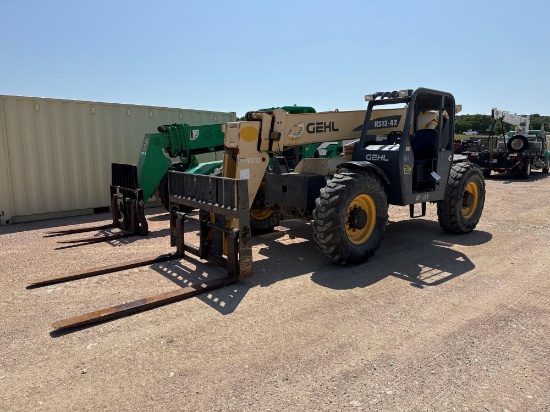 Gehl RS 12-42 Telescope Forklift 12,000lb - 42' Lift 3960 Hours