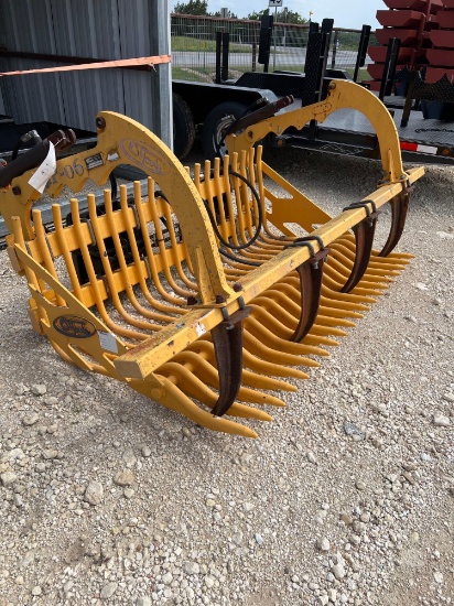 Nice 72'' Shoule Rock Bucket with Grapple Skid Steer Hook Up Apprears Unused