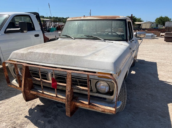 1977 Ford runs - drove in line. Extra engine & parts in bed. VIN 64134 Title, $25 Fee