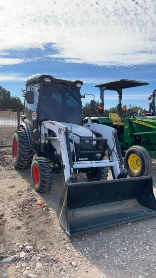 Bobcat CT 2535 MFWD Tractor with FL8 Loader Cab - Air Skid Steer Hook Up Front and Rear Remote