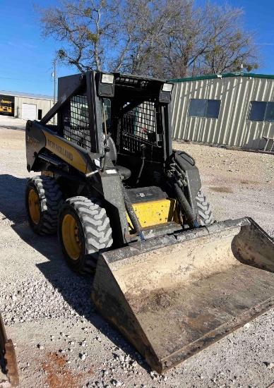 New Holland L170 Skid Steer Open Station - Good Tires Good Machine Shows 1100 Hours