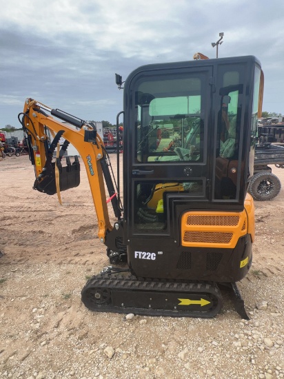 FT22C Cabbed Mini Excavator Hydraulic Thumb - Swivel Boom Kubota Diesel