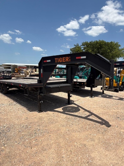 2022 Tiger 25' Flatbed GooseneckWith Dovetail & Ramps 2 x 7,000lbAxles, Spare - Good Clean Trailer