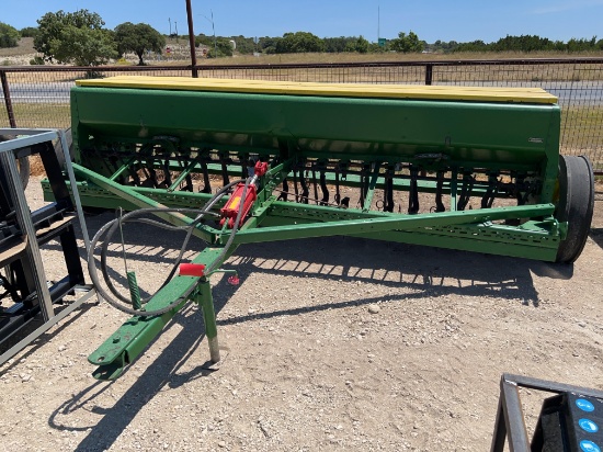 John Deere Grain Drill 8000 with Cylinder 20' Drop 7'' Spacing