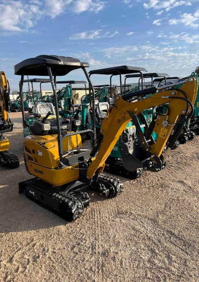 QK20R Mini Excavator with Hydraulic Thumb Gas Powered