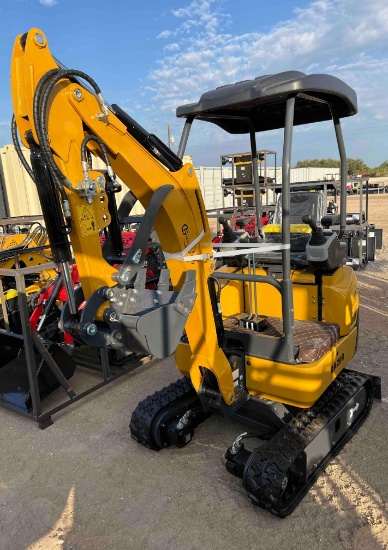 QK20R Mini Excavator with Hydraulic Thumb Gas Powered
