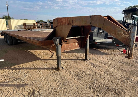 32' Gooseneck Flatbed Tandem Dual Steel Floor Dovetail and Ramps Title, $35 Fee