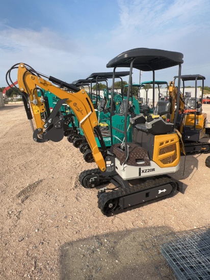 XZ20R Mini Excavator with Hydraulic Thumb Gas Powered