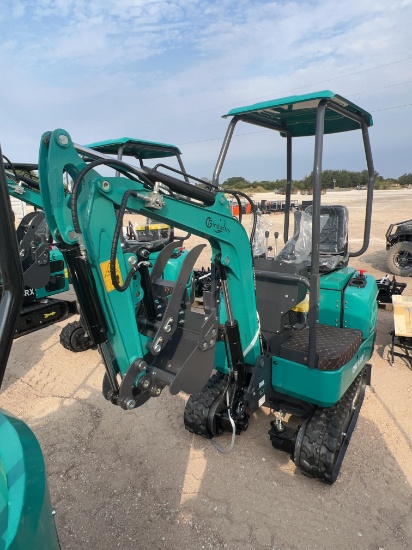 QK16R Mini Excavator with Hydraulic Thumb Gas Powered