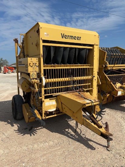 Vermeer 605 Super J Round Baler