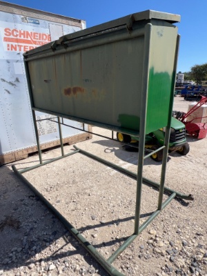 Alfalfa Square Bale Feeder