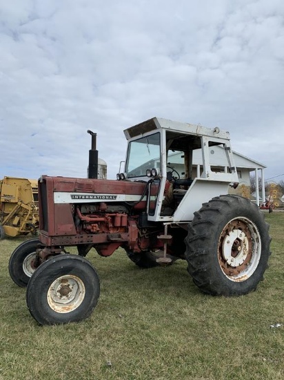 International 856 Tractor