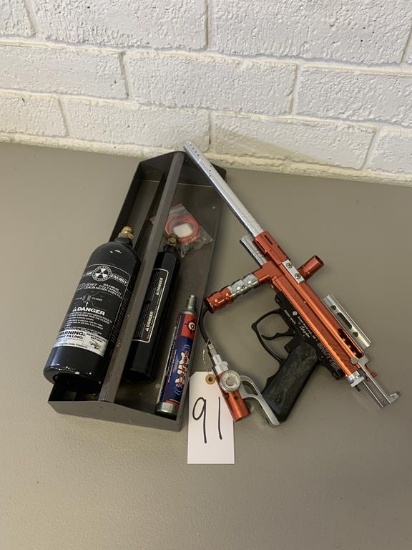 Paintball Gun, CO2 Cannisters