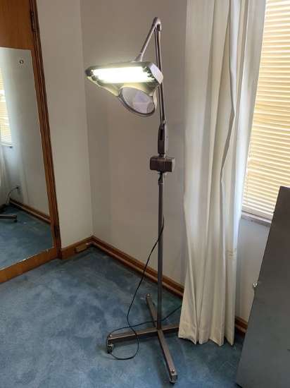 Magnifying Light Stand