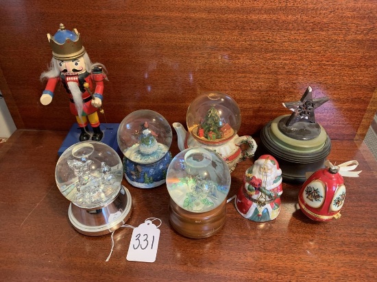 Snow Globes and Christmas Decor