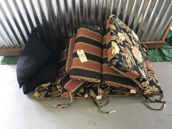 patio cushions and pillows