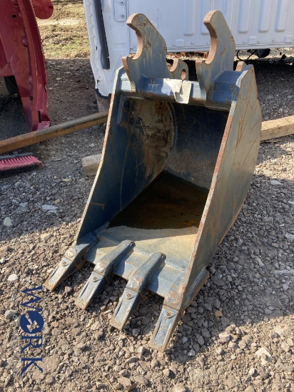 18" Kubota Bucket
