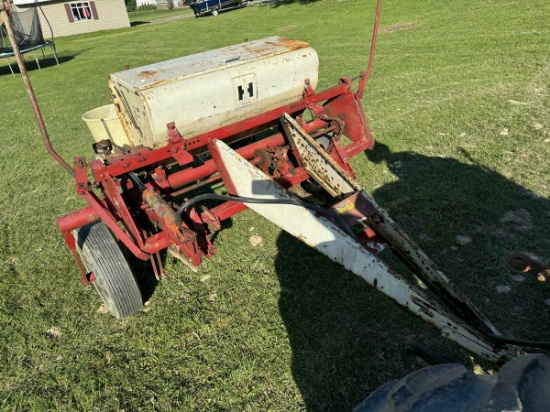 International 56 2 Row Planter