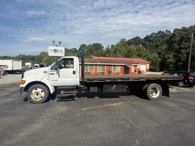 2005 Ford F-650 Flatbed Truck