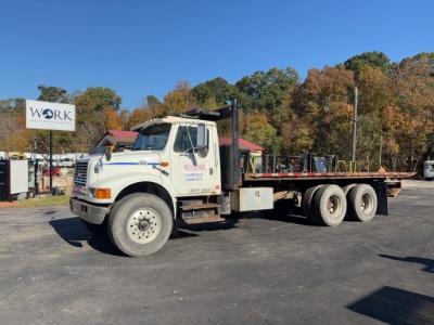 2002 International 4900 6x4 Flatbed Truck
