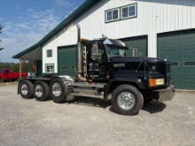 2004 Mack CL733