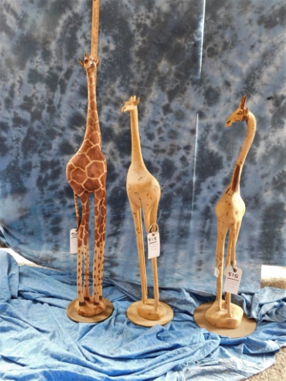 3 WOODEN GIRAFFES (3X$)