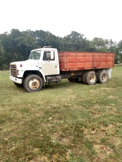 1984 International dump truck w/16’ metal bed & sides
