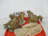 tray lot of birds and animals