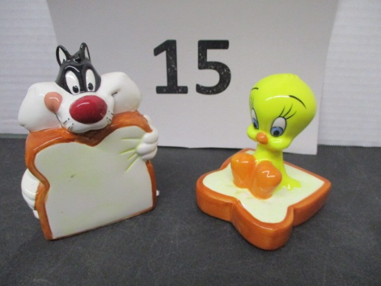 Looney tunes salt and pepper shakers